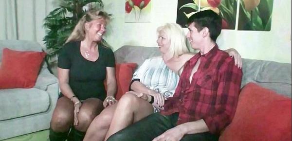  German Step Mom - STIEF MUTTER und TANTE ficken Sohn nach Familien Feier